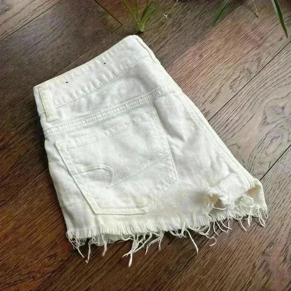 American Eagle Outfitters White Floral Embroidered Stretch Jean Short shorts  0 - Picture 11 of 11